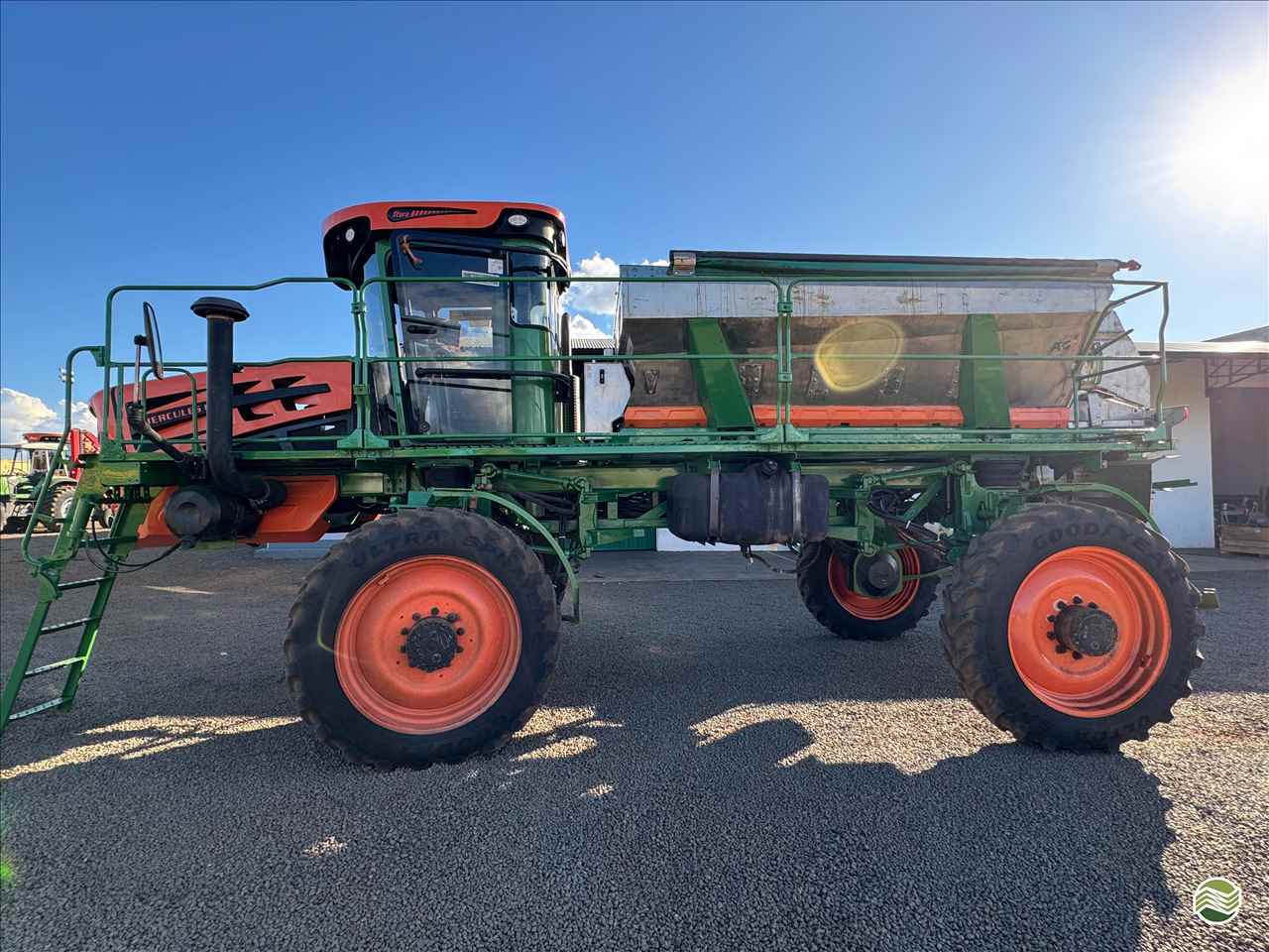 DISTRIBUIDOR AUTOPROPELIDO STARA HERCULES 6.0 Tração 4x4 Pró Campo Concessionária Stara - Rondonópolis RONDONOPOLIS MATO GROSSO MT